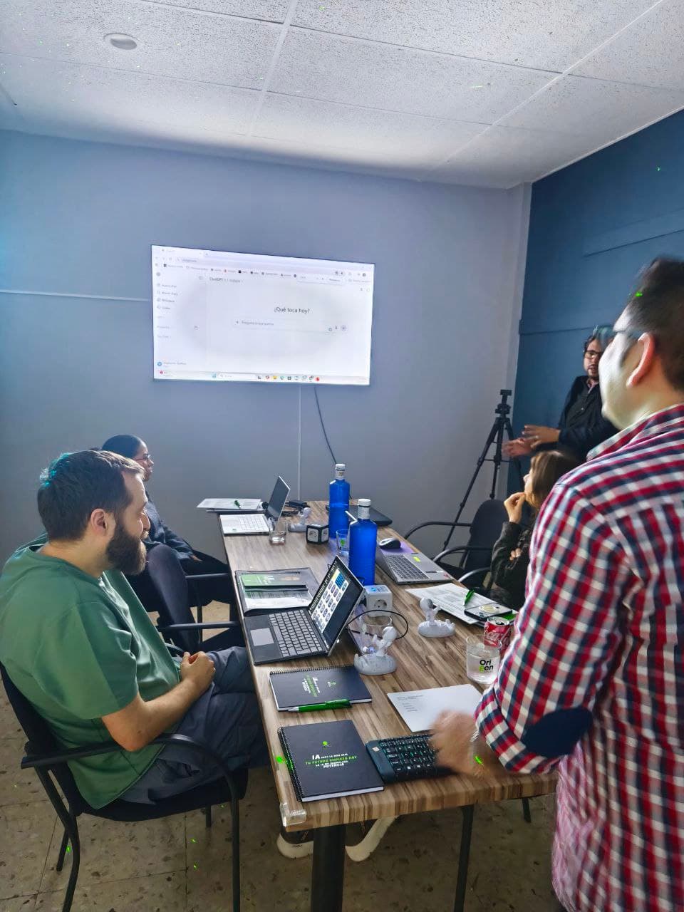 Alumnos en el taller de IA